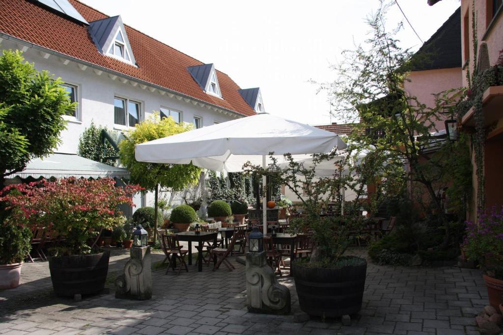 Hotel Gasthof Gruener Wald Хофхайм-ам-Таунус Экстерьер фото